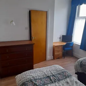 https://glen-house-1-withnell-road-blackpool.hotelsin-chester.com